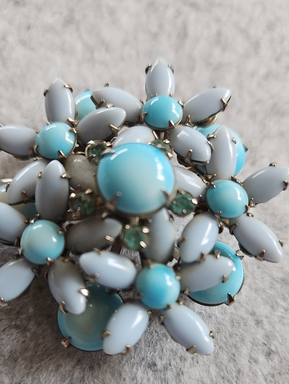 Vintage pale blue Gray marbleized Stones floral Spray brooch Gold Tone Prong - Picture 6 of 8